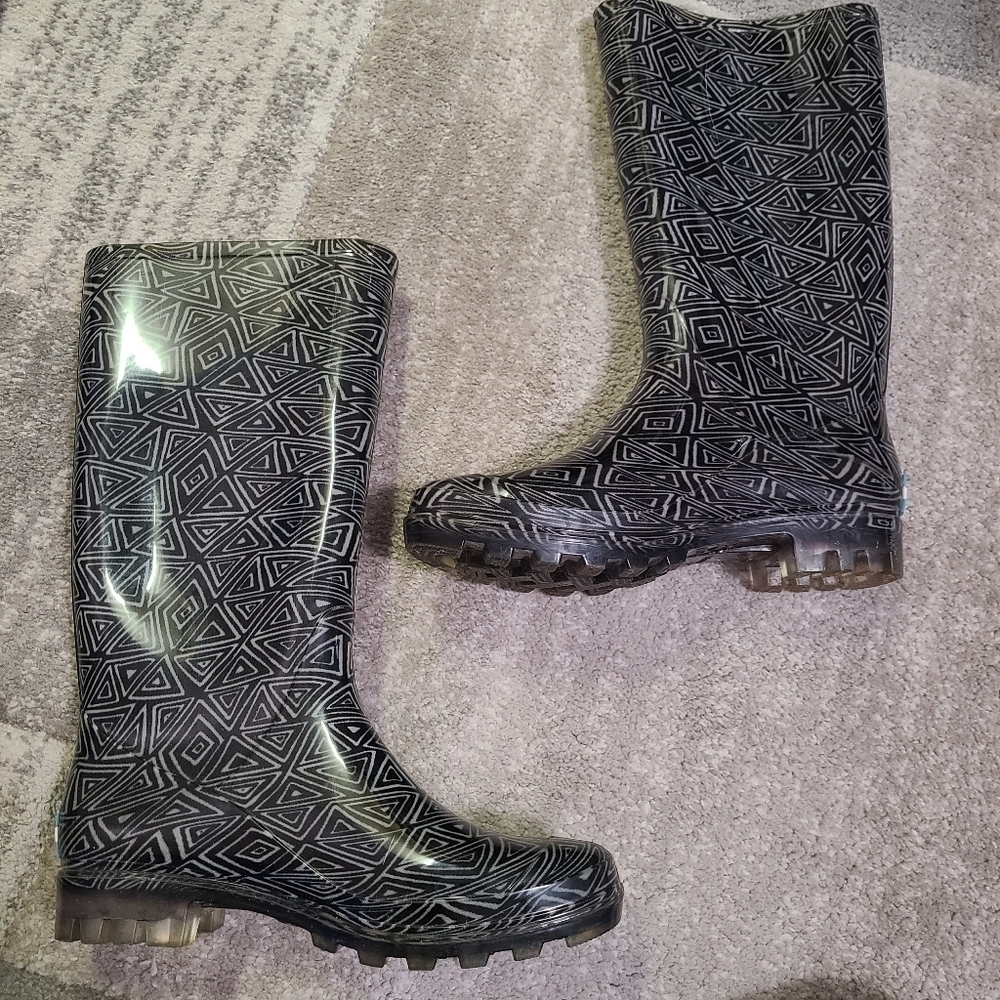 TOMS Black & White Geometric Print Rain Boots
